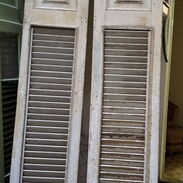Son puertas de cedro con persianas tipo colonial - Img 43798181