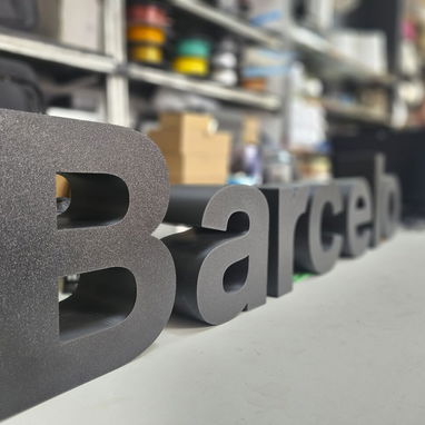 Se realizan articulos para publicidad personalizados / Llaveros, porta celulares, QR, NFC, logos corporeos - Img 119028862