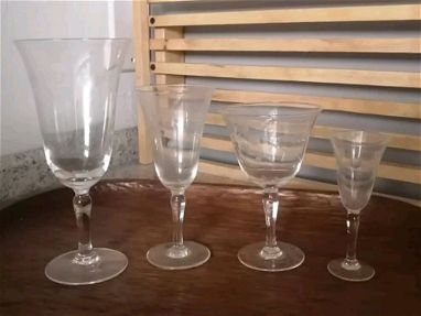 Se venden varias piezas de cristalería: copas, jarra, fuentes, dulcera - Img 65959166
