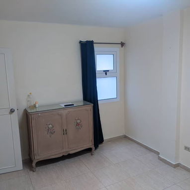 Venta de Apto de 2 cuartos Vedado $35000 - Img 122185476