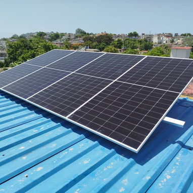 Habana del Este con corriente: sistemas solares, baterías y alarmas - 5/8