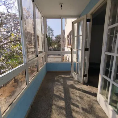 Apartamento primer piso frente calle en el vedado - Img 121336474