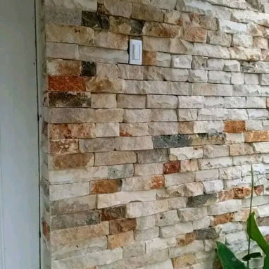 Se vende enchapes de pared de tirillas de piedra,decore su hogar o negocio dándole un toque único y moderno buen precio - Img 86251504