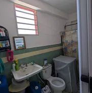 Se vende apartamento, 2do piso, edificio capitalista, en luyano, 10 de octubre. Cuenta con Sala-comedor, baño, patio y u - Img 50958802