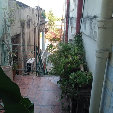 RENTA DE APARTAMENTO VEDADO A 1 CUADRA DEL CALIXTO GARCÍA 300 USD - Img 119724106