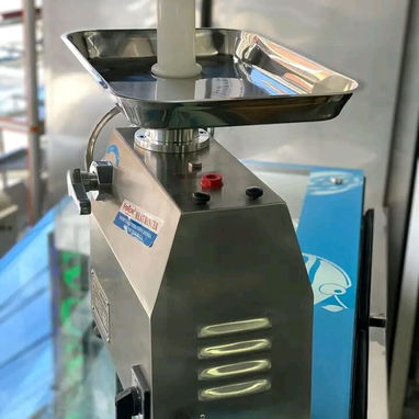 Moledora industrial para moler carnes - 4/5