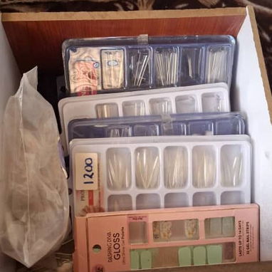 Vendo Negocio de Uñas con todo es llegar y trabajar .materiales y todo tipo de accesorios. - 7/10