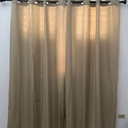 Juego de cortinas ( no son black out) . Miden 136 de ancho x 215 largo venta habana - Img 58411909