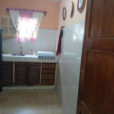 Venta de Casa independiente Playa Ampliacion de Almendares 5/4 80mil 53582376 - Img 124551369