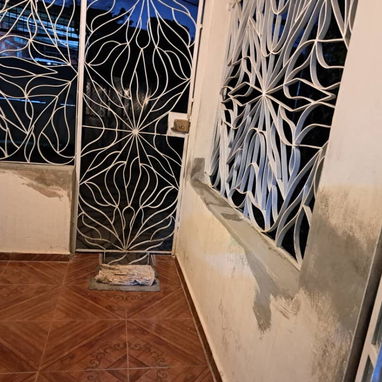 Tengo casa puerta calle independiente de placa libre cerca de la ceguera ,maternidad y el lido en 12mil ajustables  Cons - Img 121974000