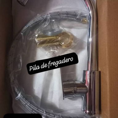 Fregaderos , pilas mezcladoras,  duchas de 3 tiros , juegos de herramientas,  ventanas, entre otros . - Img 122742923