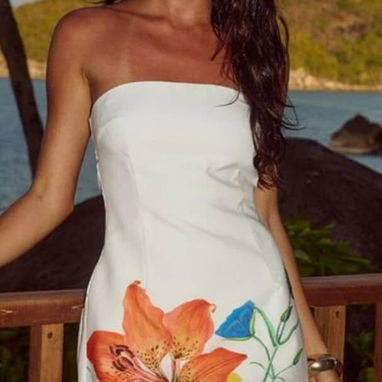 Hermoso vestido blanco; estampado; de flores; y de rayas - Img 126043109