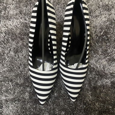 Zapatos de tacones. Nuevos en su caja. #38. Mensajería disponible - Img 115694233