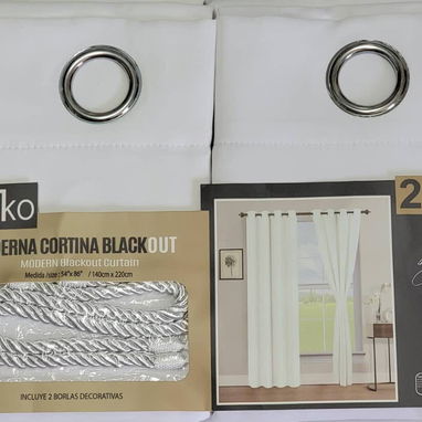 Juego de cortinas con dos paños y sus borlas para recogerlas si desea - 4/10