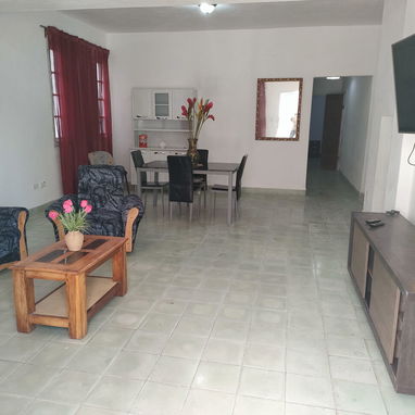 Alquiler Playa. Casa en bajos de biplanta con portal, garage y 3 cuartos. Cerca del FrutiCuba de Playa. Se admiten niños - Img 124016192