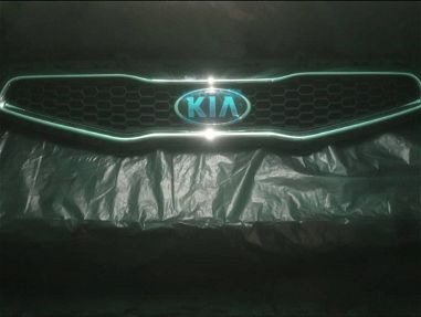Se vende emblema delantero Kia - Img main-image