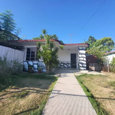 OPORTUNIDAD ÚNICA EN EL REPARTO ANTONIO GUITERAS/ BAHÍA,  HABANA DEL ESTE! - 2/10