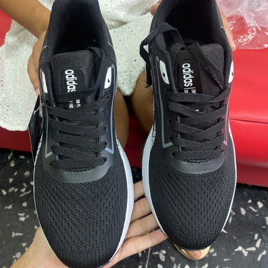 Adidas deportivo en oferta, si compras este modelos te llevas gratis un conjunto deportivo 🤪 - 2/6