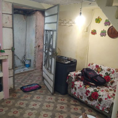 SE VENDE ESTE APARTAMENTO EN CENTRO HABANA 4400 . ES PROPIEDAD EN UN PASILLO TRANQUILO Y ES EL 1 ro - Img 127383198