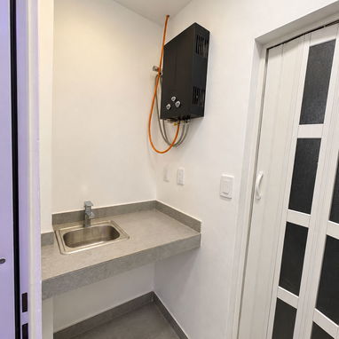 LOCAL COMERCIAL PREMIUM EN CENTRO HABANA - 4/10