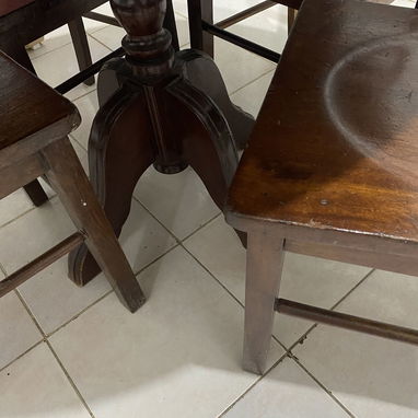 Vendo juego de comedor de caoba. Contactar con Isabela al 58264306. Más información por WhatsApp. - 5/7