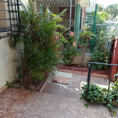 Venta de casa Biplanta al lado del Puente Almendare .Vedado- Playa.#2 -Ida - Img 121880619
