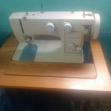 Vendo una Máquina de Coser y Bordar - 2/2