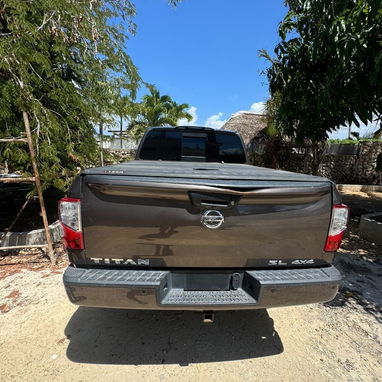 Vendo o negocio Nissan Titán 2018, de gasolina - Img 118278451