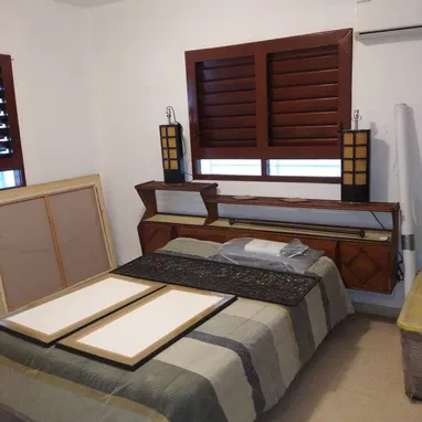 📱 Residencia de Lujo Remodelada con Máxima Seguridad y Jardín Espacioso - Img 116183259