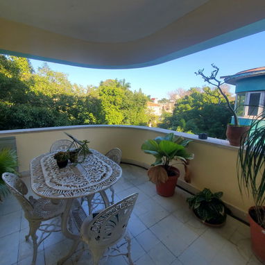 馃崁 Se vende apartamento en un tercer nivel ubicado en el Reparto Miramar perteneciente al Municipio Playa 馃崁 - Img 120427106