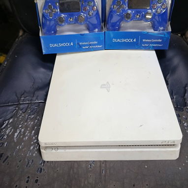 🎮 ¡VENDEDO PS4 SLIM CON 2 MANDOS NUEVOS! 🎮 ✅ ¿Por qué comprar una PS4 con mandos nuevos? 🔹 Sin desgaste: Botones, gat - 2/3
