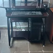 PC y mesa de escritorio - Img 55785060