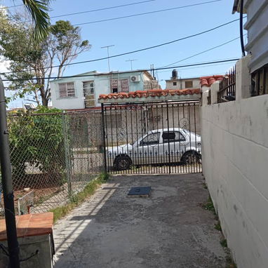 Ofertaaa a 5 cuadras del mar!!! En Cojimar linda casa con posibilidad de garaje!!! - Img 122080029