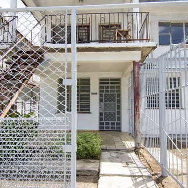 Se vende amplia casa de 3 habitaciones con garaje doble en La Habana,Reparto Martí (Cerro), cerca de Ciudad Deportiva . - Img 125833953