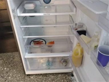Refrigerador samsung de los grandes con dispensador frío como nuevo - Img 69248202