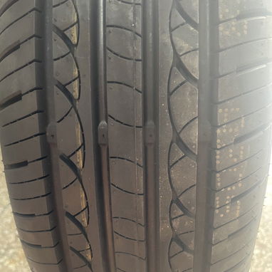 Goma Genesys XP1 175/70R13 M+S (Mud and Snow, “barro y nieve”). Nueva - 4/5
