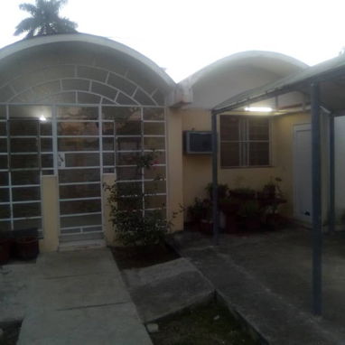 Se renta magnifica vivienda (A Cubanos y Extranjeros) ubicada entre el Reparto La Coronela, por la zona de Atabey. - Img 118242187