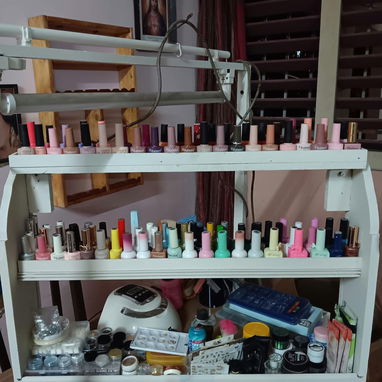 Mesa de uñas - 2/3