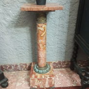 vendo pedestal de marmol rosado de Carrara es la base de un jarron - Img 56828475