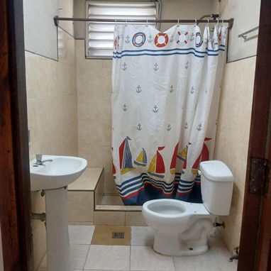 #19- ✔️Se vende apto en Centro Habana 🏡 ✔️Precio 13mil  ✔️De 2 cuartos en un 3er piso. ✔️Cubre unos 65m² ✔️Tiene un so - Img 121850322