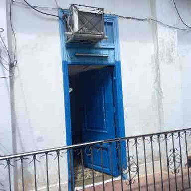 La Casa cuenta con Sala, Cocina Comedor, Baño y dos Cuartos en Barbacoa.... Cerca del Calixto García y de la Universidad - Img 120939825