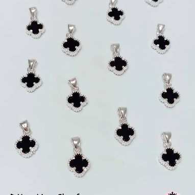 Dijes de plata en forma de corazón 💟 y de estilo Van Cleef - 2/2