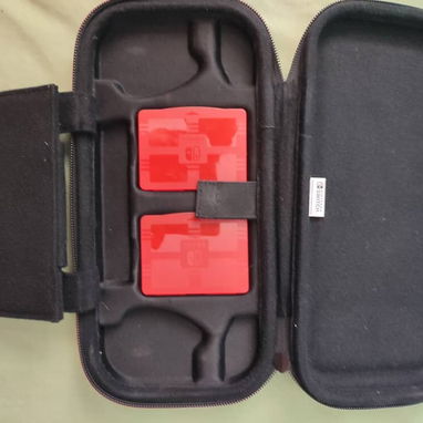 Funda rígida oficial de nintendo con porta cartuchos - 2/2