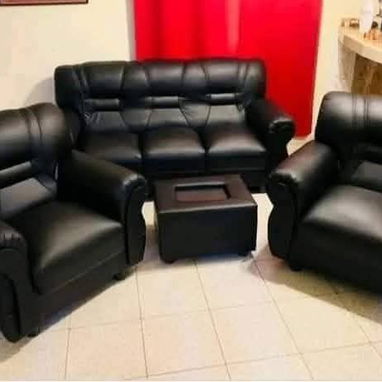 Muebles listos para Entregar. Sofá, Butacas y Mesa de Centro. - 2/3