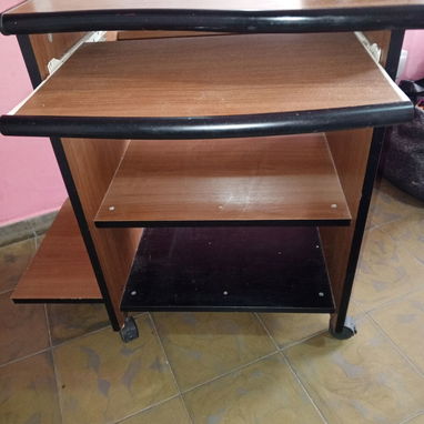 Mesa para computadora con ruedas - Img 120122955