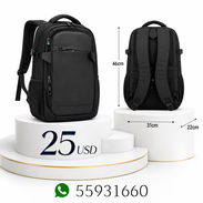 Mochila negra con compartimento para laptop - Img 56871769