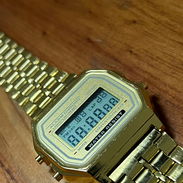 Reloj dorado para hombre, mujer , unisex, estilo Casio. - Img 55406774