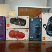 Venta de bocinas jbl flip 7 y jbl charge 6 - Img 55983378