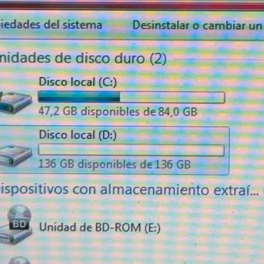 60USD – Mini Laptop Acer es conectada a la corriente - 3/3