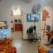🏡*$22.000usd AJUSTABLES. En venta hostal (BAJOS) en Centro Habana* 🚘 *Posibilidad de parqueo detras de la casa.* * - Img 57639323